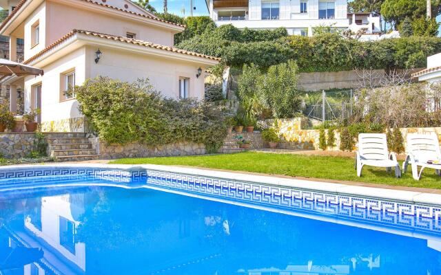 Modern Villa in Canyelles With Private Swimming Pool