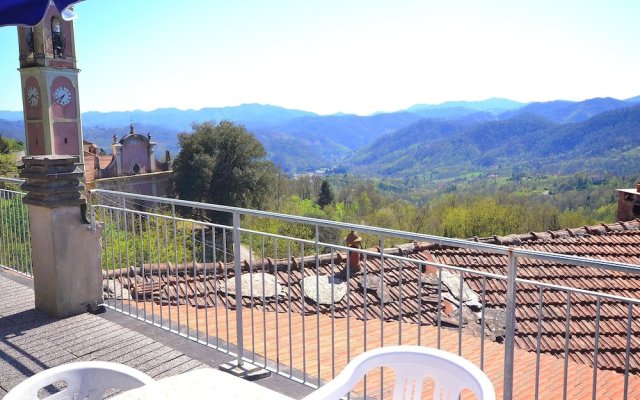 20 km from the 5 Terre, in a small town, 3-room apartment, terrace with view