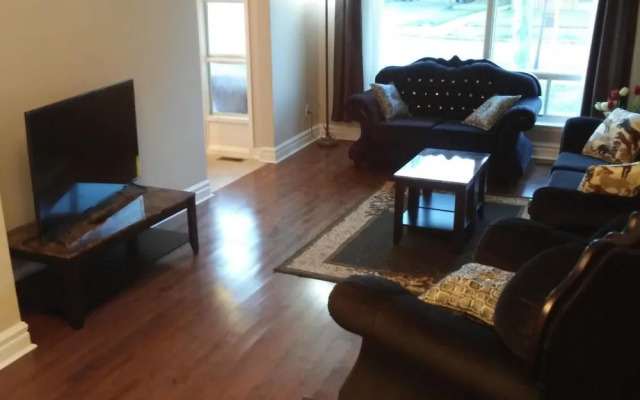 NEW !! Home Away From Home in the GTA