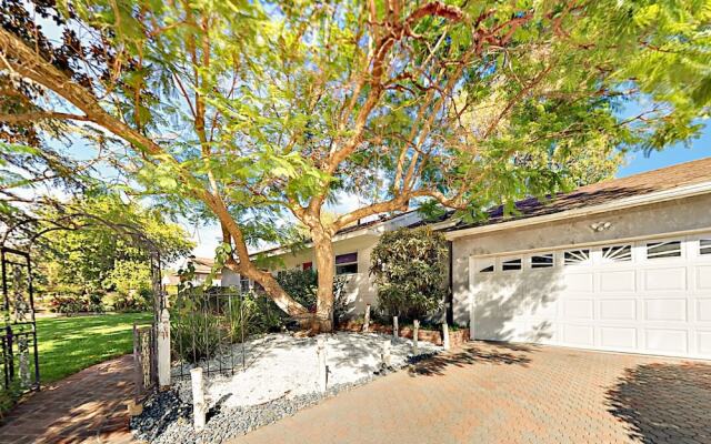 Charming Lake Balboa - 3 Br Home