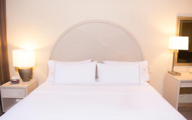 Holiday Inn Express Monterrey Galerias by IHG