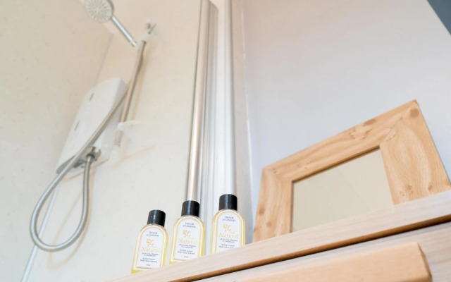 Queen St: Superb Penthouse Flat W/roof Terrace