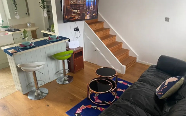 Onyx Zen, Entire Private House With Garden