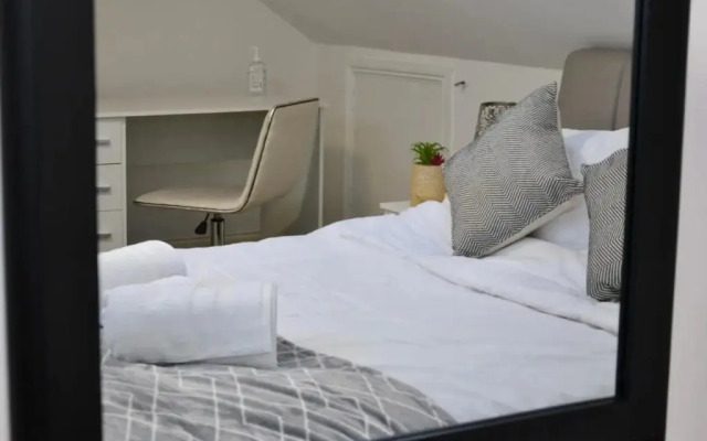 Convenient 3 Bedroom Home Fast Wi-Fi Free Parking