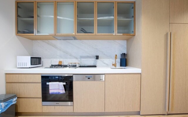 Warm Nest Central Location@collins