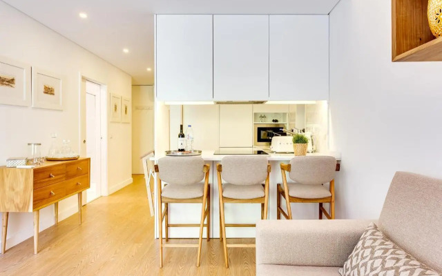 Wood Premium Downtown Apartment by DA'HOME