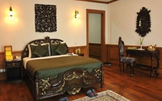 Royal Reward Resort