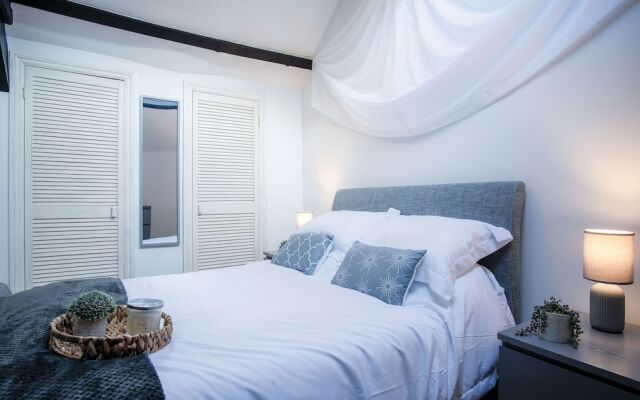 Cosy At The Mews - 2 Bedroom Apartment - Tenby