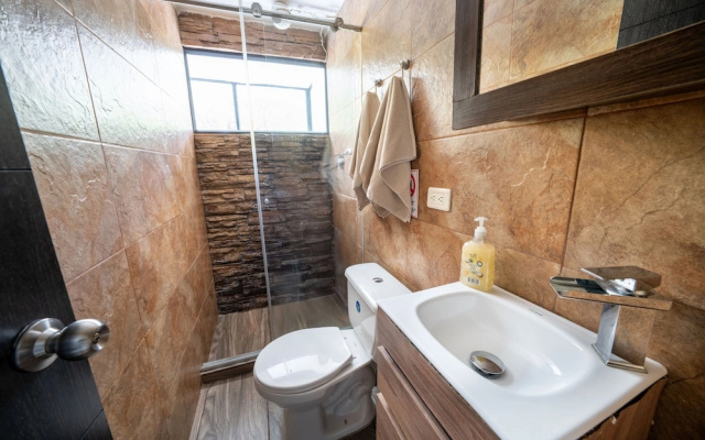 2 bedroom apartment 1 block Lleras park