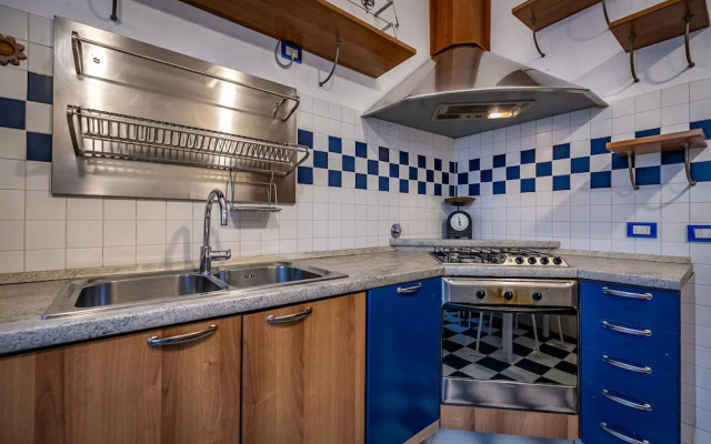 YiD elegant near tramvia