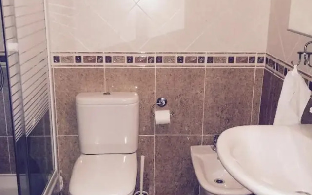 3bed Penthouse Apt With Private Terrace & Balcony