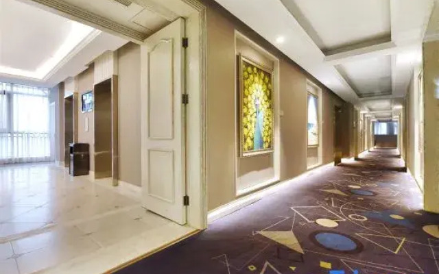 Five Elements Hotel (Wuhou New Town Shuangliu Airport CuQiao Subway station)