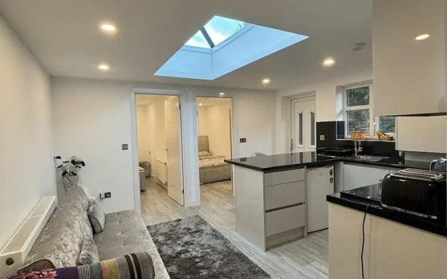Cozy 2 Bed Property in High Wycombe Tn