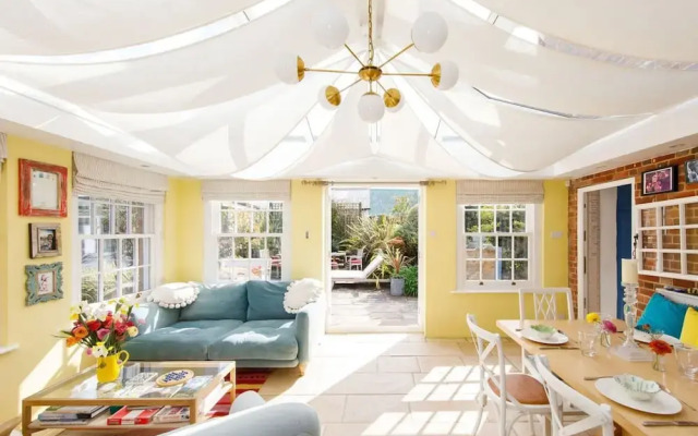 Amazing 5 BR Country Home Pool Gym Yoga Studio