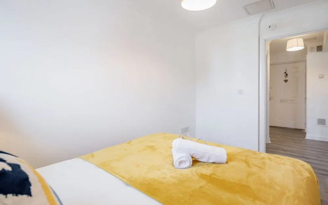 2br-sleeps4-parking-eastlondon