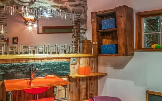 The Dragon Barn - Studio