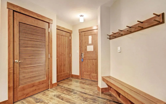 One Ski Hill Place S8325