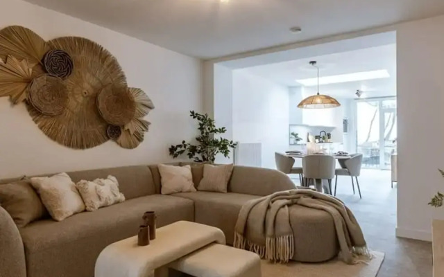 Cosy Bohemian Decorated Apartment With Terrace