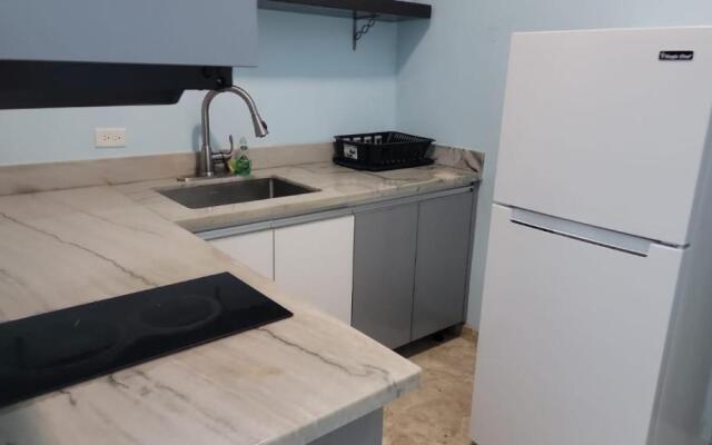 Near beach, restaurant and bars Sleeps 6 with 2baths