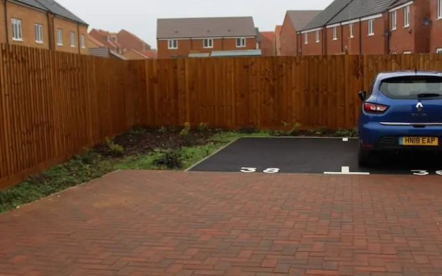 1-bed House - Sleeps 2 - Parking, Wifi