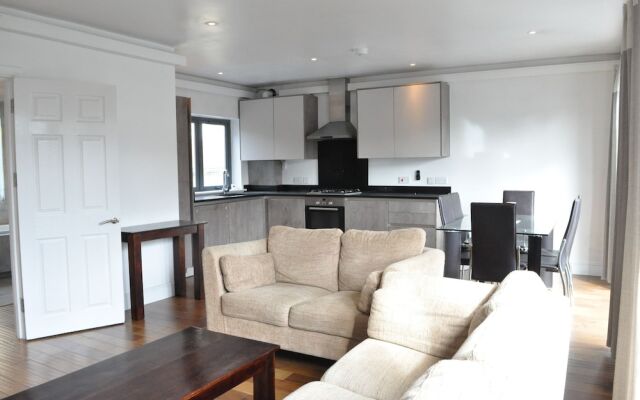 Spacious Contemporary 2 Bedroom Flat Near Camberwell