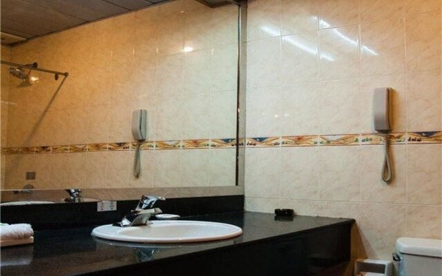 Yantai Celebrity Hotel