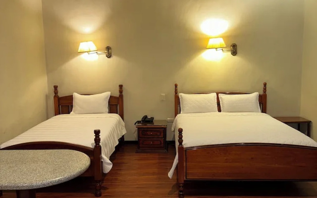 Hotel & Suites El Quijote