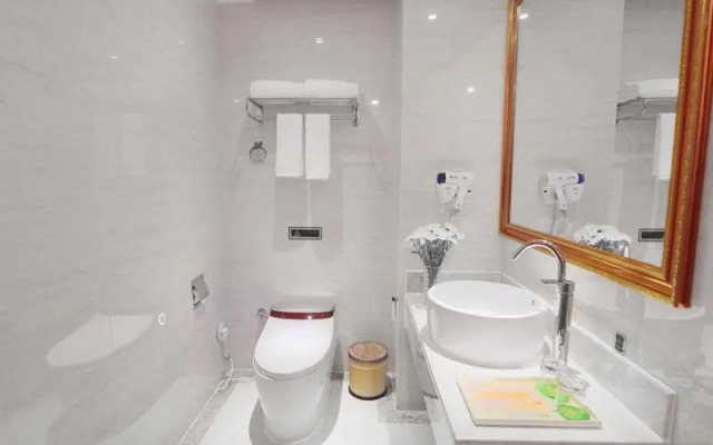 Vienna Hotel (Yongzhou District Government Square)