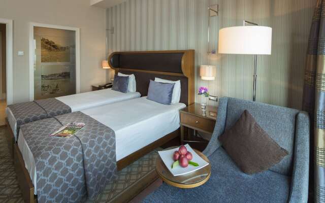 Titanic Business Kartal