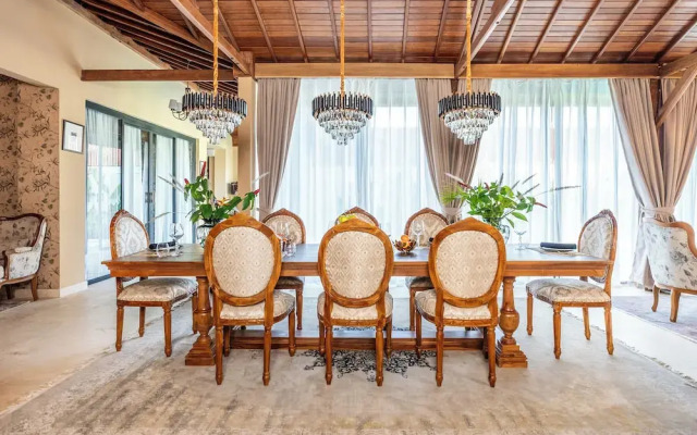 Luxurious Arakana Villa with Pool