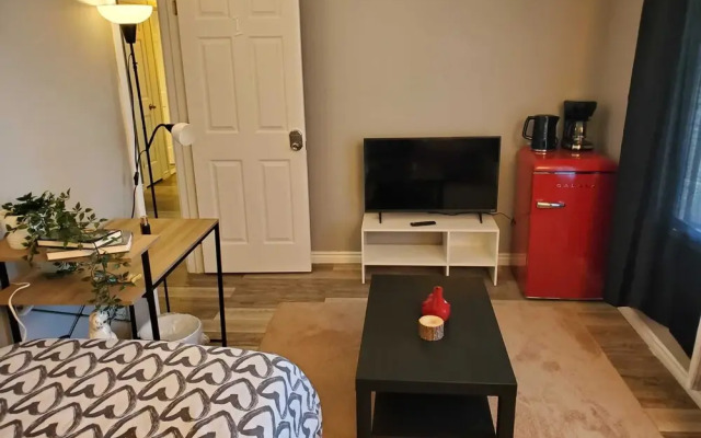 Colline-Single Room- Self Check-In