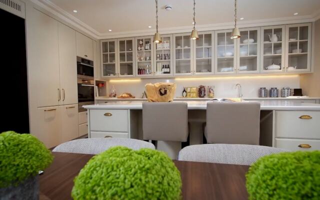 Beautiful 4-bed Flat in Mayfair