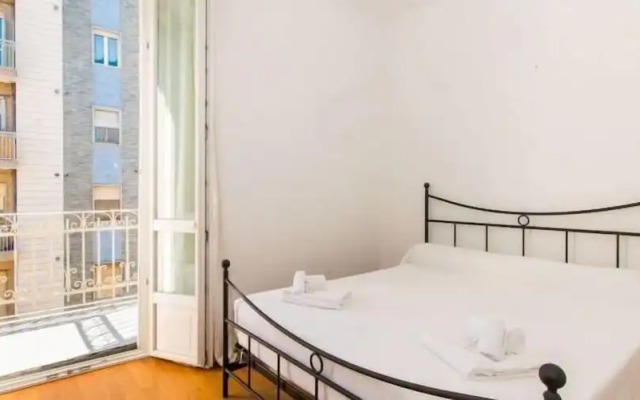 Pozzo Strada Bright Apartment - with Balconies