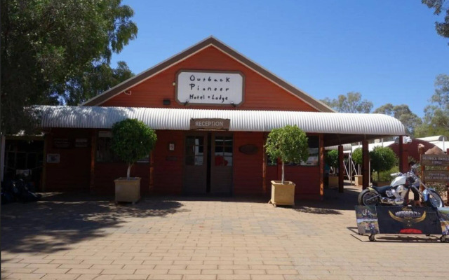 Outback Hotel & Lodge