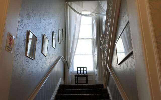 Ashgrove House