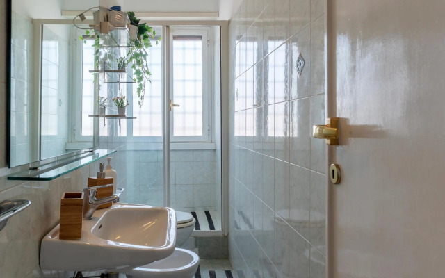 Roomy and Bright Apartment with Terrace