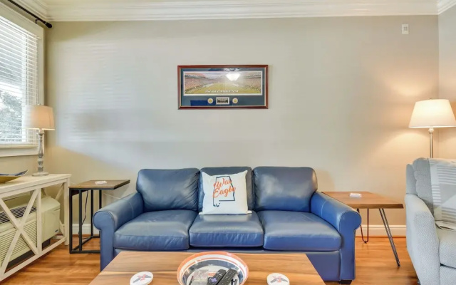 Auburn Retreat w/ Balcony - Walk to Campus!
