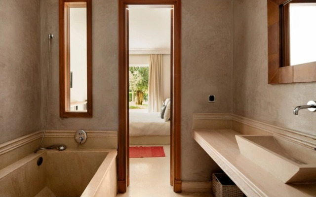 "luxury Private Home for 22 Pers & Pool..."