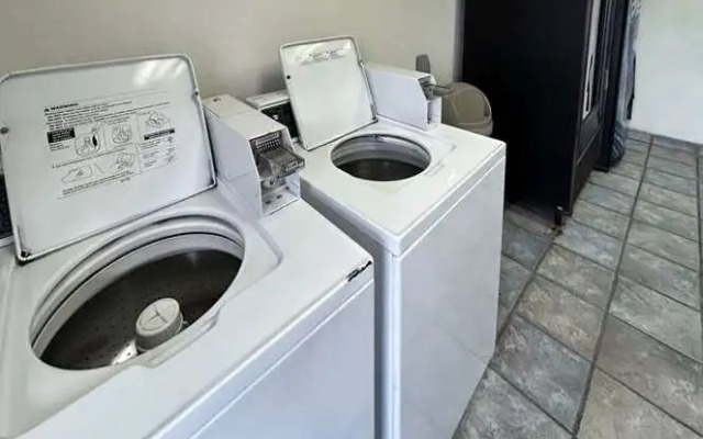 Studio 6 Suites - Riverside, Ca