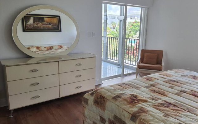 Contemporary 2-bed 2-bath condo