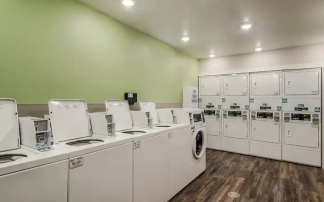 Woodspring Suites Downers Grove - Chicago