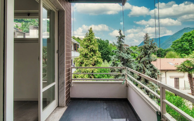 Stylish 2-Bedroom Apartment by Lake Como