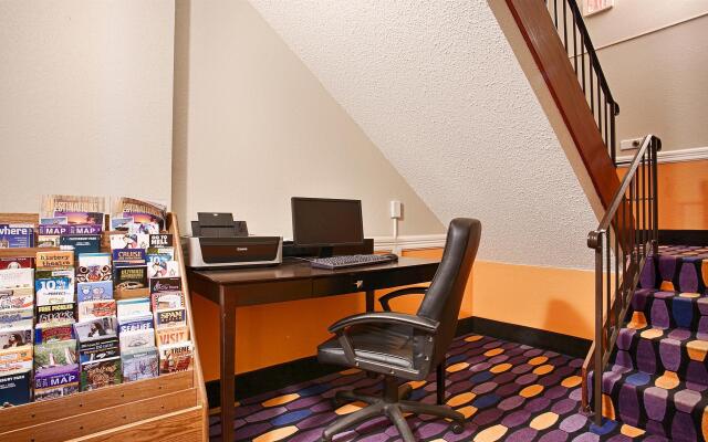 Spark by Hilton Eden Prairie