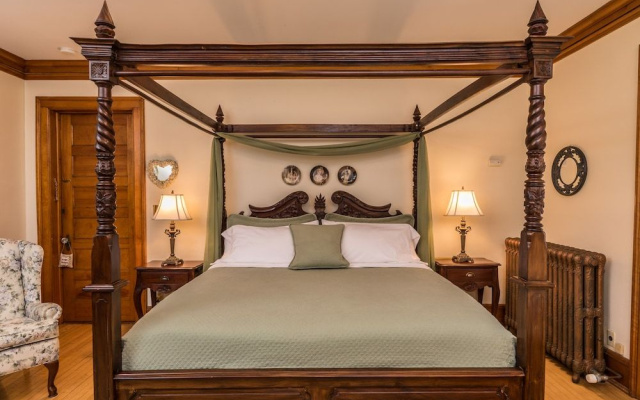 Honeybee Inn Bed & Breakfast