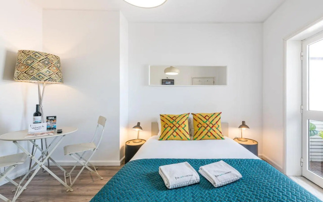 Guestready - Red Stripes