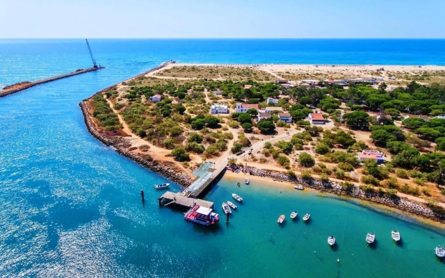 Beautiful Town Centre Apartment with Shared Pool