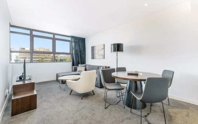 1 Bedroom Modern Apartment in Chatswood