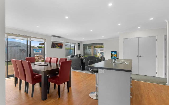 Bach near the Beach - Mangawhai Heads Holiday Home