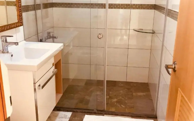 The third great-uncle's house