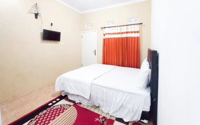 Lancar Homestay Syariah near BNS Mitra RedDoorz – Guest Rooms – Batu